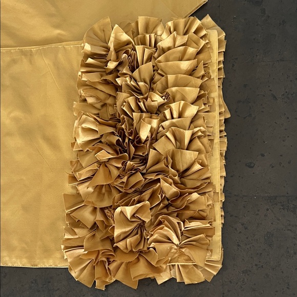 Gold Ruffled Table Runner - Picture 3 of 3